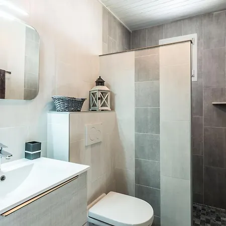 Cosy 2 Pieces Avec Terrasse, 3 Pers, Parking, Wifi, Animaux Admis - Fr-1-676-2 Apartment
